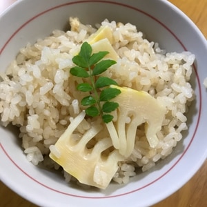 春の香り・たけのこご飯（筍の炊き込みご飯）